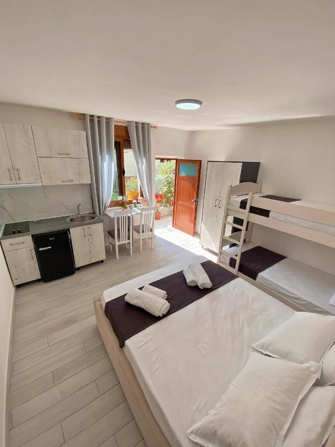 Sunny Guest House Vlorë Exterior foto